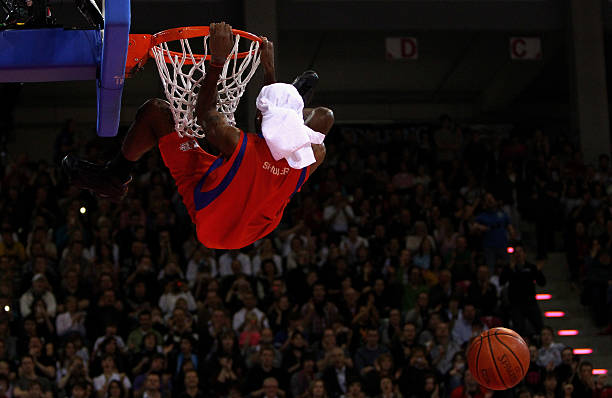 奏日益加快 奏日益加快