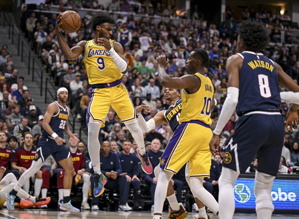 四场歇两场！字母哥因膝盖不适缺席对阵波黑的比赛